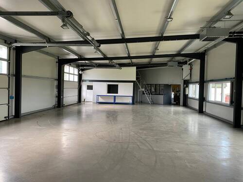 Lagerfläche über Sozialraum - 