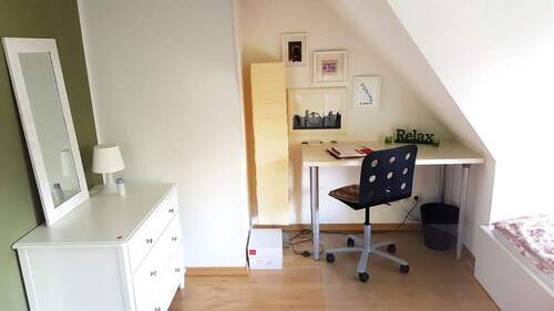Zimmer im Dachgeschoss - 
