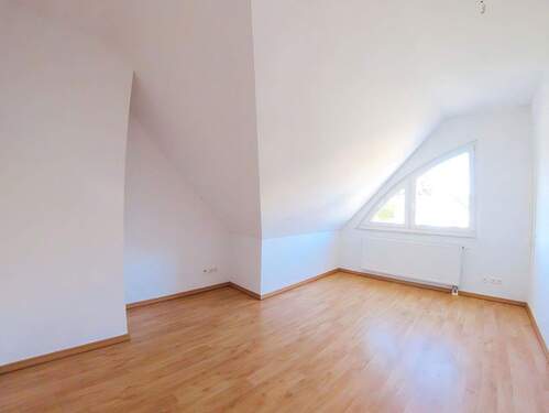 Zimmer im Dachgeschoss - 