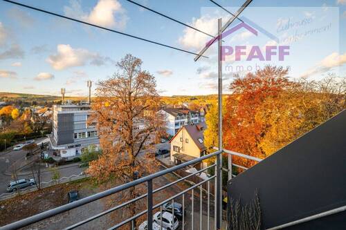 17 - Zuhause ankommen in Engen am Sonnenbuck! Das Haus im Haus, Wohnung auf 3 Etagen mit XL-Garage (12m)