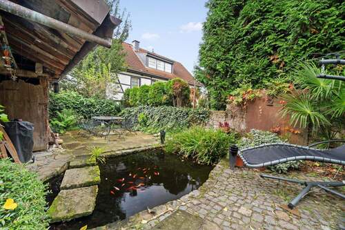 Toskanischer Garten mit Fischteich - 