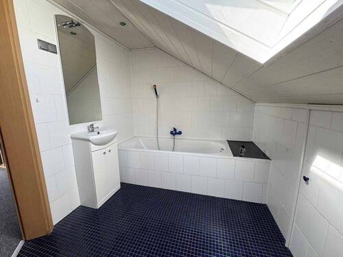 Dachgeschoss Badezimmer - 