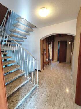 Treppenhaus / Flur im EG - 
