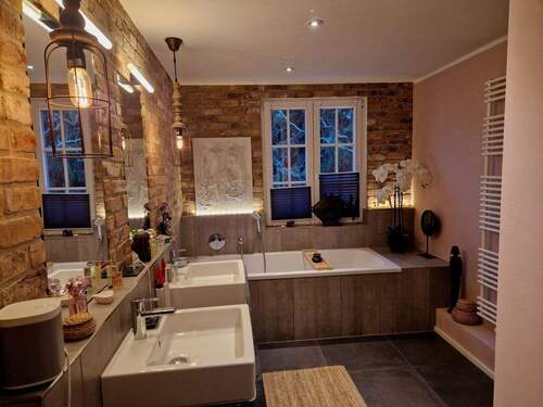 elegantes Bad im 1. OG - 