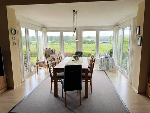 Wohn- und Esszimmer mit Wintergarten - 