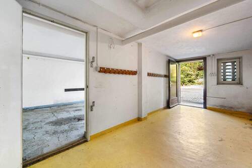 Keller mit Zugang zur Garage - 