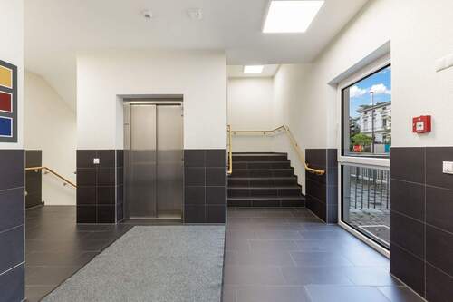 Treppenhaus - 3 Zimmer Etagenwohnung zum Kaufen in Grevenbroich