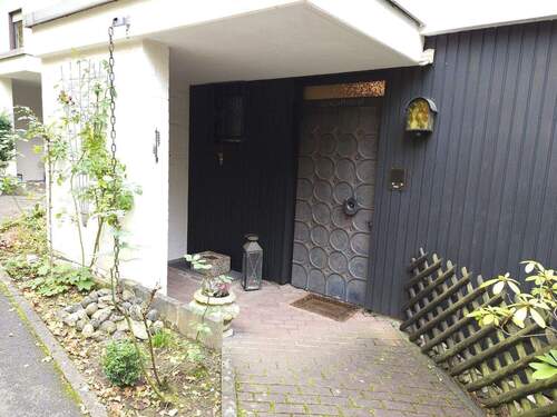 Hauseingang - Reihenendhaus mit Doppelgarage in ruhiger Wohnlage zu verkaufen