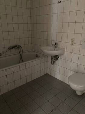 Bad mit Wanne - 