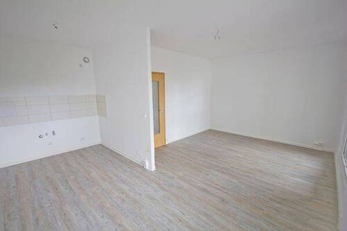 Wohnzimmer/Küchenbereich - Etagenwohnung mit 57,70 m² in Halle (Saale) zur Miete