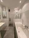 mit Badewanne und Dusche - 