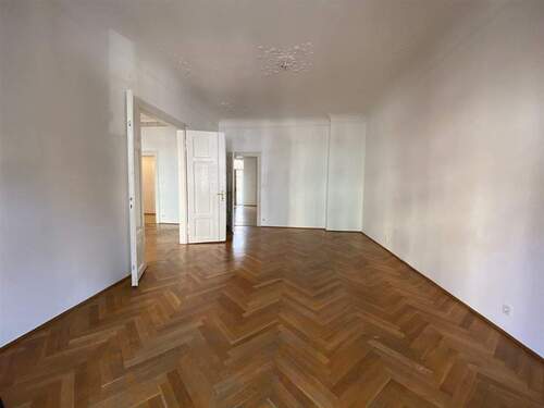 Erkerzimmer - 5 Zimmer Etagenwohnung in Nürnberg