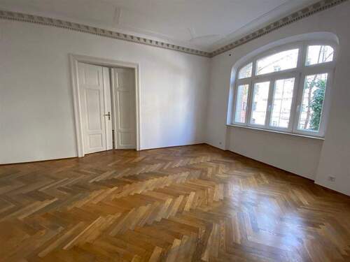 Wohnzimmer mit Flügeltür - 