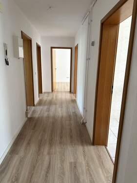 Flur - 3 Zimmer Etagenwohnung in Zwickau