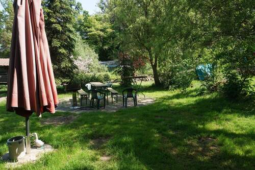 Sitzgelegenheit im Grünen - 