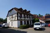 Seitenansicht Haupthaus - 4 Zimmer Mehrfamilienhaus, Wohnhaus zum Kaufen in Jesberg