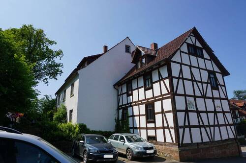 Zwei Wohnhäuser neben dem Haupthaus - Mehrfamilienhaus, Wohnhaus mit 1,35 m&sup2; in Jesberg zum Kaufen