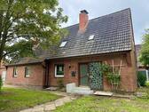 Straßenansicht - Einfamilienhaus mit Potenzial: Gestalten Sie Ihren persönlichen Wohntraum