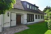Außenansicht - Herzensdieb :) Freistehendes Familien-Zuhause mit Garten & Garagen nah zum Kettwiger Städtchen