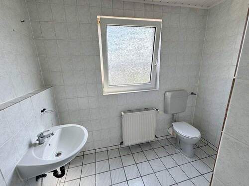 Badezimmer Wohnung links - 