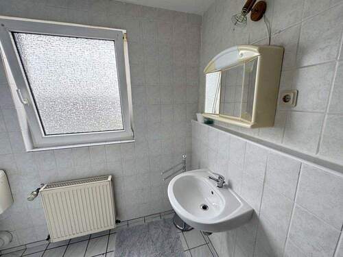 Badezimmer Wohnung rechts - 