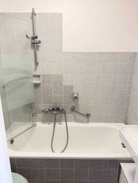 Badezimmer - Etagenwohnung mit 46,00 m&sup2; in Worms zum Kaufen