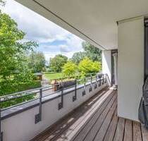 Loggia mit Blick auf Bucht und Baumkronen der Halbinsel Stralau - Berlin Friedrichshain Loggia mit Blick auf Bucht und Baumkronen der Halbinsel Stralau - Berlin Friedrichshain