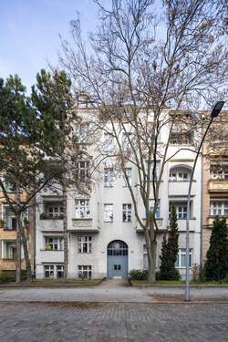 Fassade - 1 Zimmer Etagenwohnung zum Kaufen in Berlin