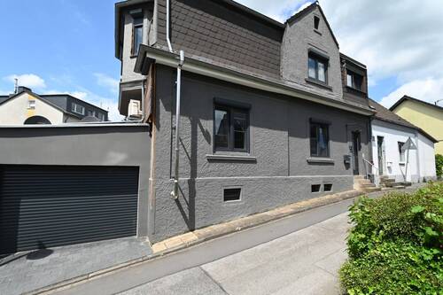 Außenansicht - 6 Zimmer Doppelhaushälfte zum Kaufen in Essen