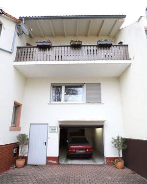 Hof mit Garage - Mehrfamilienhaus, Wohnhaus in Groß-Bieberau