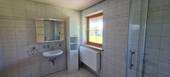 Badezimmer mit Fenster - 