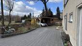 Stellfläche / Carport - 5 Zimmer Doppelhaushälfte in Flöha