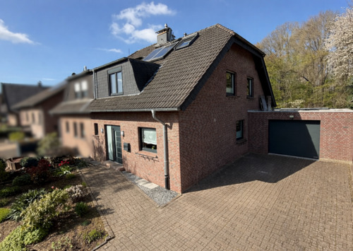 Hausansicht - 5 Zimmer Einfamilienhaus zum Kaufen in Baesweiler