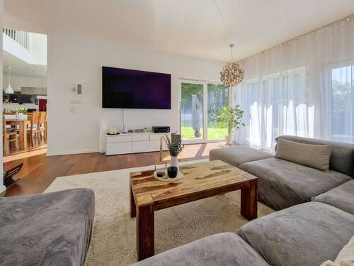 Wohnzimmer im Erdgeschoss - 5 Zimmer Einfamilienhaus in Hohenaspe
