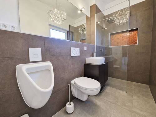 Badezimmer im Erdgeschoss - 