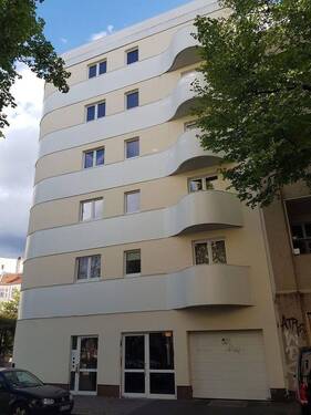 Hausansicht, mit Büroeingang - Provisionsfrei: Entspanntes kleines Büro Laden mit optimaler Anbindung an das Geschäftsleben