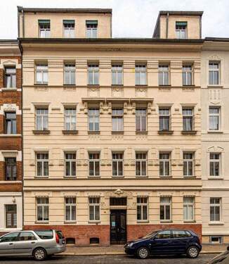 Mehrfamilienhaus Fassade - Schöne 1-Raumwohnung mit Einbauküche