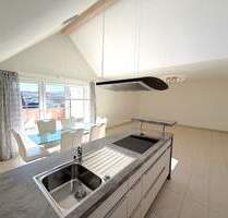 Lichtdurchflutete 98 m² Dachgeschosswohnung mit 3,5 Zimmer - Dachterrasse - Aufzug - Weinstadt Beutelsbach