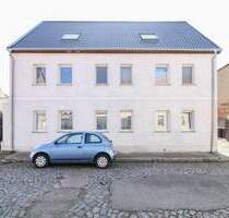 Voll vermietetes 4-Parteienhaus mit Balkonen, Terrassen und Stellplätzen - Staßfurt