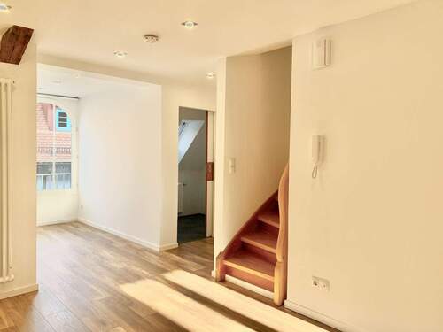 und besteht nun aus einer.... - 