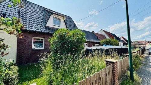 Vorderansicht aus südöstlicher Richtung - Einfamilienhaus in Eilenburg - 200.000,00&nbsp;EUR Kaufpreis, ca.&nbsp; 172,00&nbsp;m&sup2;&nbsp;Wohnfl&auml;che