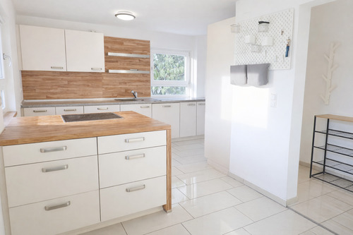 Einbauküche mit Kochinsel - 4 Zimmer Einfamilienhaus zum Kaufen in Gomaringen