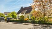 Außenansicht 2 - Charmantes Zweifamilienhaus mit großem Garten in attraktiver Lage