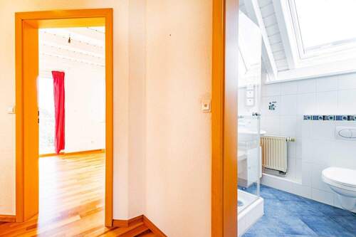 ...gelangt man ins erste OG. - 