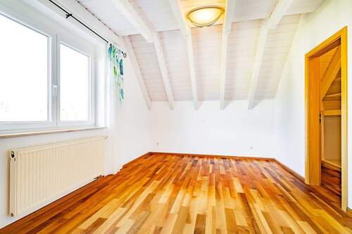 Das große Schlafzimmer mit eigener Ankleide. - 