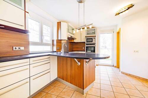 Die Einbauküche... - 9 Zimmer Einfamilienhaus in Buggingen