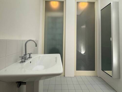 Einh.9 Wc mit Milchglassch. - 