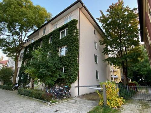 Eingangsber.u.Zufahrt Hof - Etagenwohnung mit 92,00 m² in München zum Kaufen