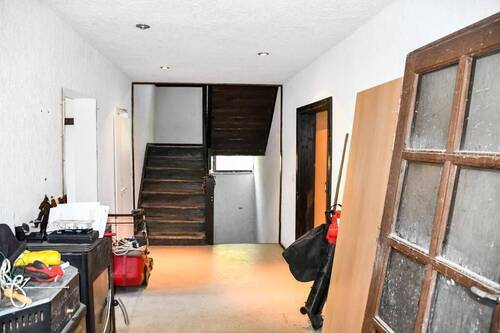 Treppenhaus - 1 Zimmer Einfamilienhaus zum Kaufen in Bad Lobenstein