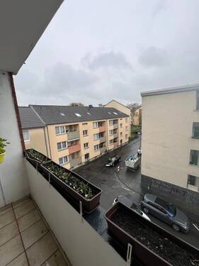 Ausblick_Loggia - 2 Zimmerwohnung mit windgeschützter Loggia und Tiefgaragenstellplatz